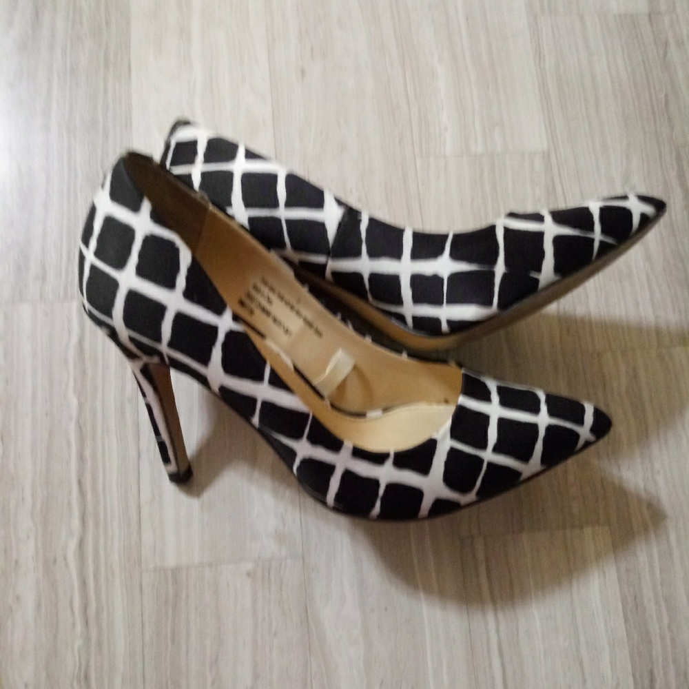 ♦SOLD♦Black & White Heels Size 8